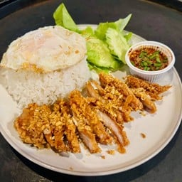 ข้าวหมูทอดน้ำจิ้มแจ๋ว