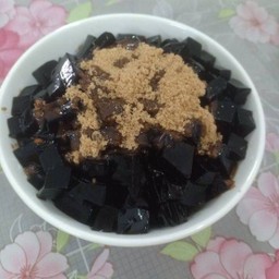 เฉาก๊วยน้ำตาลแดง