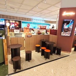 ที่รับออเดอร์และที่นั่งจ๊ะ