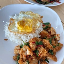 ผัดกะเพราไก่กรอบ