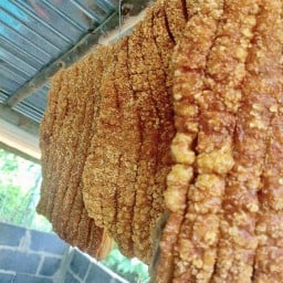 หมูกรอบนายเอฟ ตลาดไนท์ปากช่อง