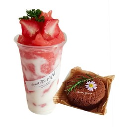 สตอเบอรี่โยเกิร์ต x เค้กบัตเตอร์ช็อกโกแลต ออริจินัล