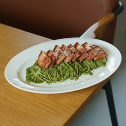 สปาเก็ตตี้ซอสโหระพา เบคอนย่าง