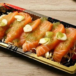 แซลม่อนแช่น้ำปลา 100กรัม