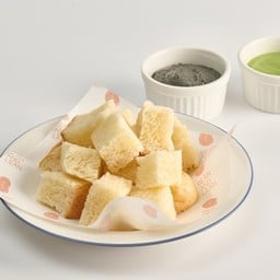 ขนมปังนมฮอกไกโด + สังขยางาดำ