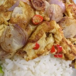 ข้าวหน้าไข่เจียวไก่สับหอมแดงพริกซอย
