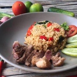 ข้าวคลุกกะเพราหน้าหมูย่างไซส์ L