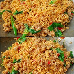 มาม่าผัดกระเพราหมูสับ