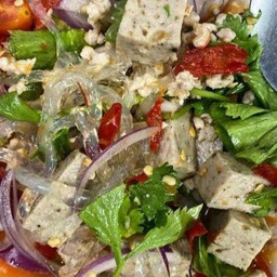 ยำเส้นแก้วหมูยอ (เส้นใหญ่)