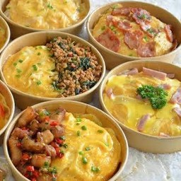 ข้าวกะเพราสามชั้น ไข่ข้น