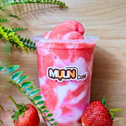 สตอเบอรี่โยเกิร์ตสมูทตี้