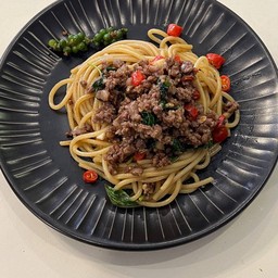 สปาเก็ตตี้ผัดขี้เมาเนื้อ spicy beef curry pasta