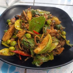 ผัดเผ็ดกบ