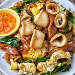 ผัดซีอิ๋วปลาหมึก