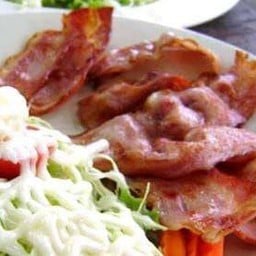 สลัดเบคอน