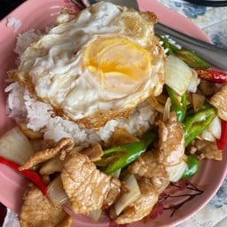 เจ๊เปิ้ล อาหารตามสั่งแม่น้ำสาขา2 ครัวริมทาง2