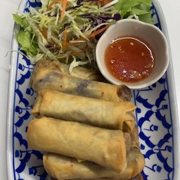 ปอเปี๊ยะผักทอด 8 ชิ้น