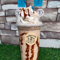 นมหมีปั่นบ่าวชูก้าใส่วิปครีม