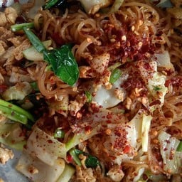 ข้าวลาบหมู+ไข่ต้ม