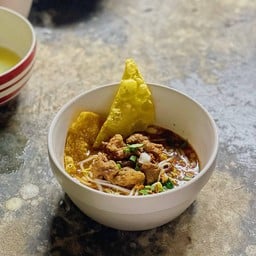 ก๋วยเตี๋ยวเนื้อตุ๋นต้มยำมะนาวแท้(เนื้อตุ๋นต้มยำ)