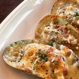 Baked Mussels หอยแมลงภู่อบเนยกระเทียมชีสเยิ้มๆ