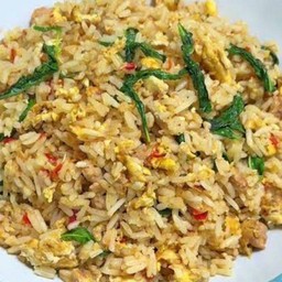 ข้าวคลุกกระเพราไก่สับใส่ไข่