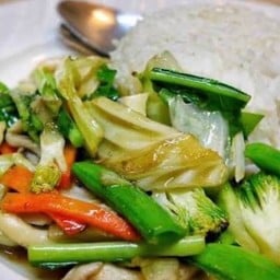 ข้าวราดผัดผักรวม