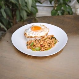 ข้าวราดผัดกะเพราไก่สับ