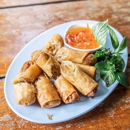 ปอเปี้ยทอดน้ำจิ้มแดนมังกร