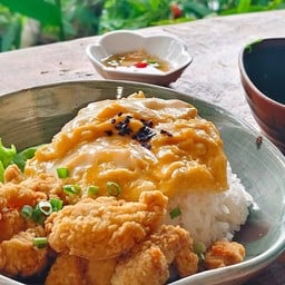 ข้าวไข่ข้น หน้าไก่กรอบ