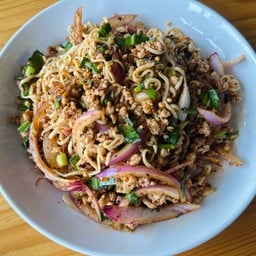 ลาบมาม่า หมูสับ