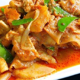 ข้าวพริกแกงหน่อไม้ดองหมู