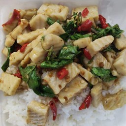 ข้าวกระเพราหมูยอ (พิเศษ)