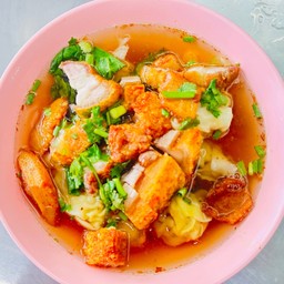 เกี๊ยวน้ำหมูกรอบ  (หน้าร้าน 50)