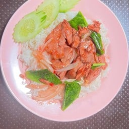 ข้าวราดผัดเนื้อแดง