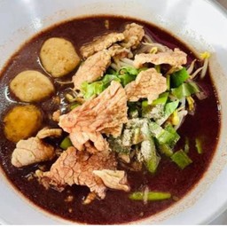 ก๋วยเตี๋ยวหมูน้ำตกธรรมดา