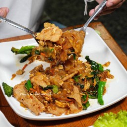 ผัดซีอิ๊วหมูหมัก