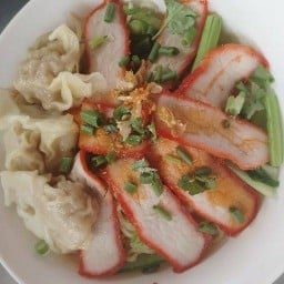 ร้านจรูญข้างมันไก่ตอน ชายสี่บะหมี่เกี๊ยว