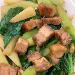 166.1 คะน้าฮ่องกงผัดน้ำมันหอย หมูกรอบ