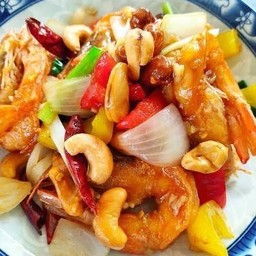 กุ้งใหญ่ผัดเม็ดมะม่วง