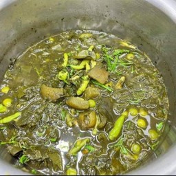 แกงขี้เหล็กใส่หนังวัว