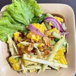 ยำข้าวโพดมะม่วง