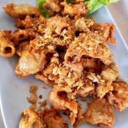 ไส้อ่อนทอดกระเทียมเป็นกับ