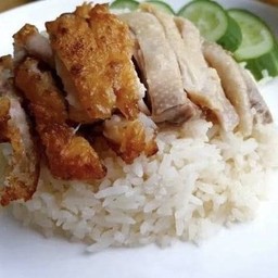 ข้าวมันไก่ผสม (อิ่นจุก)