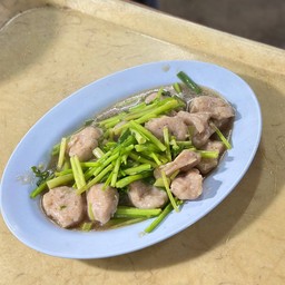 ปลากรายผัดขึ้นฉ่าย