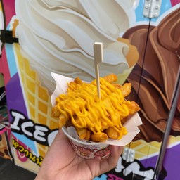 เฟรนส์ฟรายส์เขย่าชีสสส หน้าซีเจศรีบัวบาน