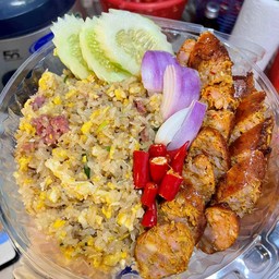 ข้าวผัดแหนม+ใส้อั่วย่าง