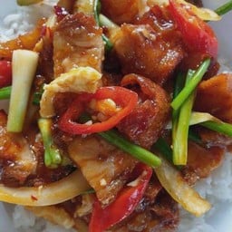 ผัดพริกเผาหมูกรอบ