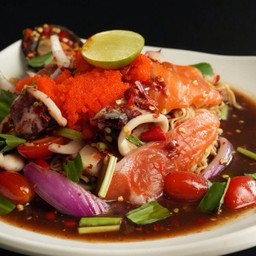 ยำมาม่าทะเลม่อนไข่กุ้ง