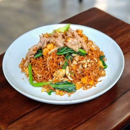 มาม่าผัดซีอิ๊วหมูนุ่ม